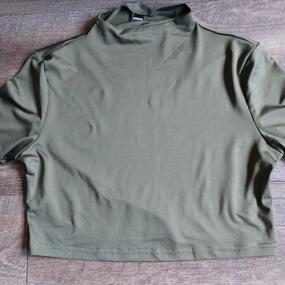 Green long-sleeved crop - Picture 3 of 4